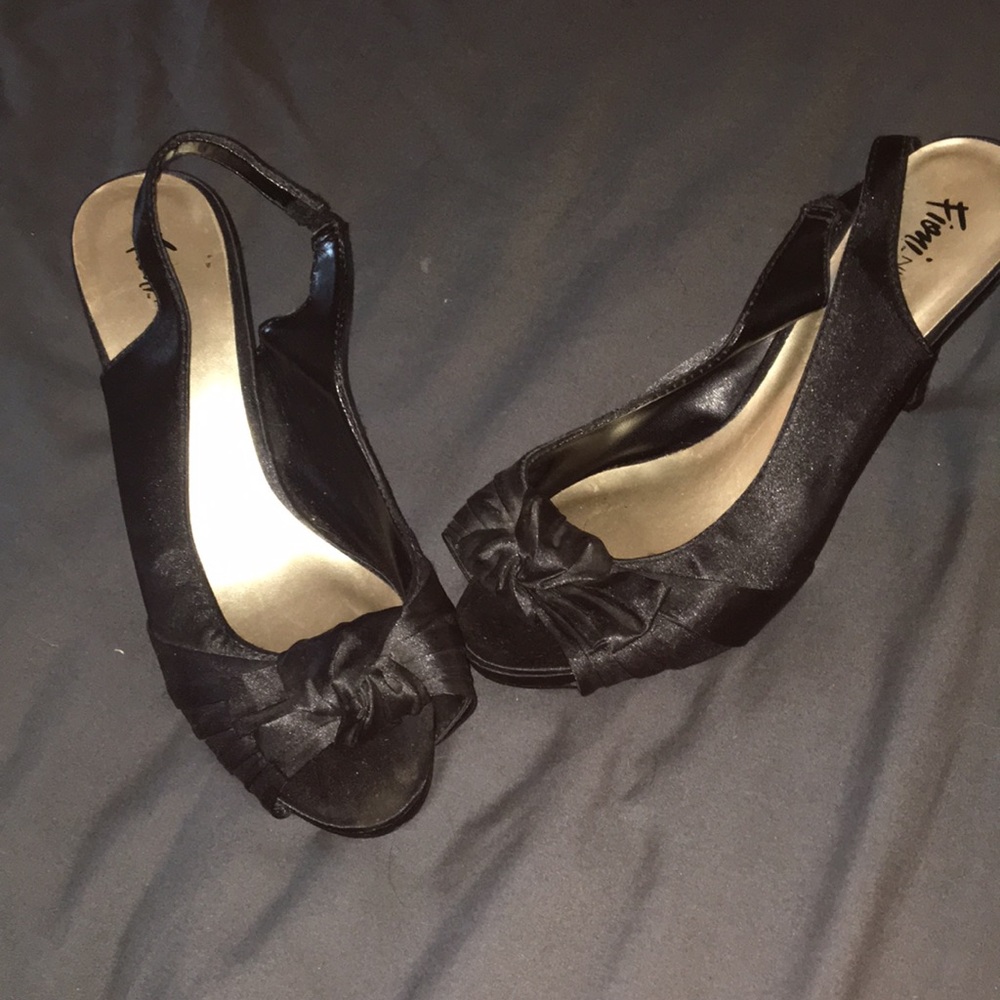 Juniors black heels